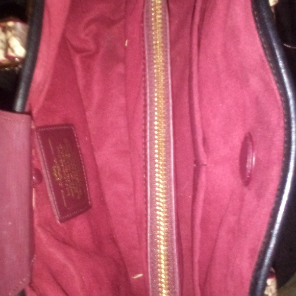 Snack skin embroidered Authentic Coach purse - Picture 3 of 3